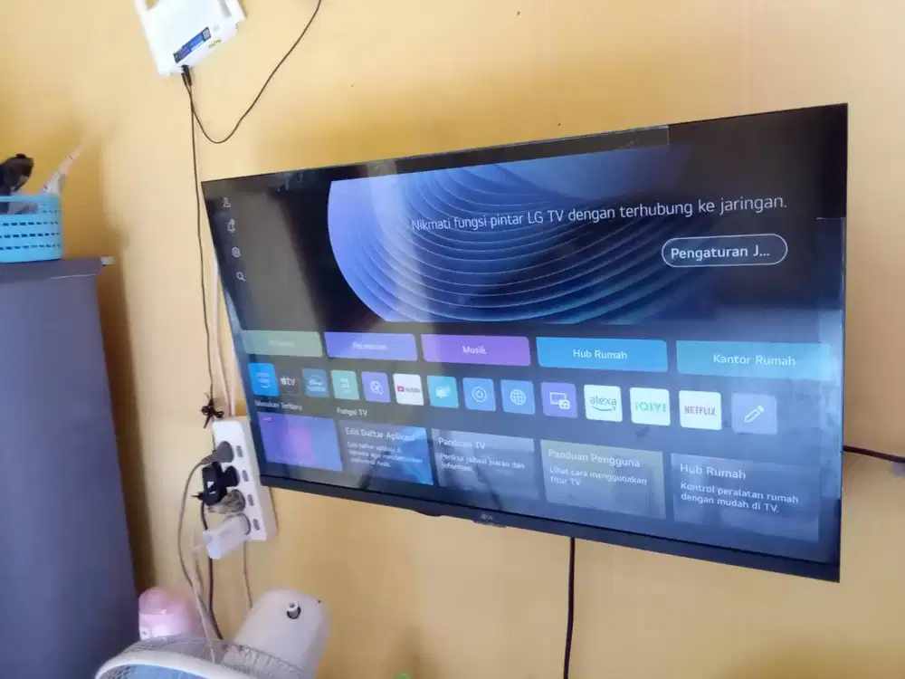 LG smart tv 32in
