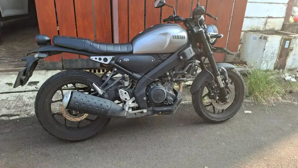 Yamaha XSR 155 2025 Silver Black