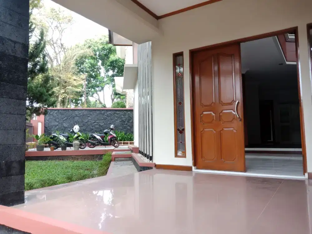 SEWA siap huni sebrang setrasari mall, jalan utama drg soetami aman nyaman nego!