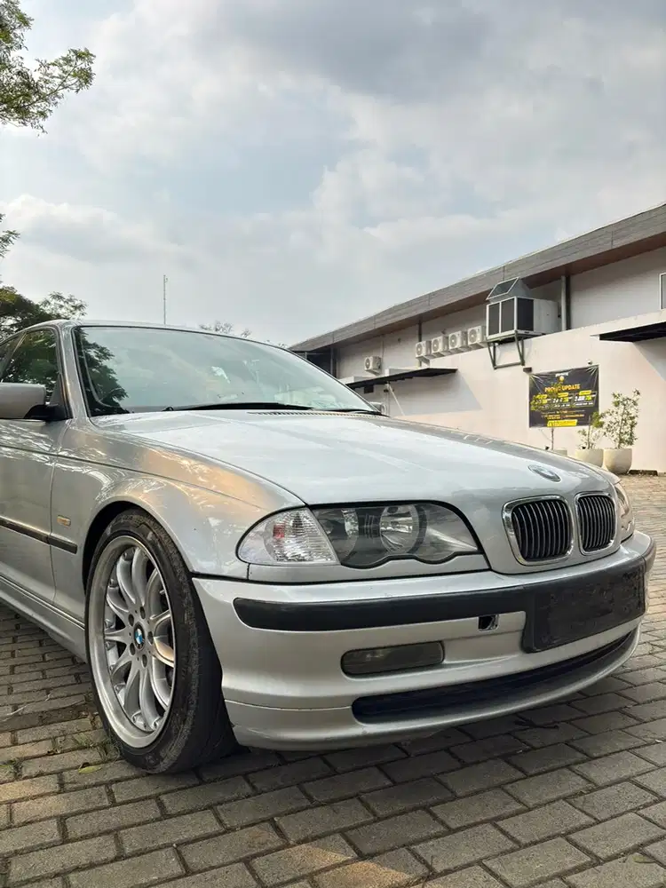 BMW 323i 2000 Bensin