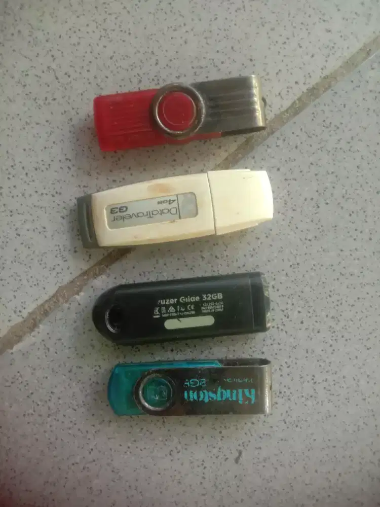Jual 4 flask disk sekaligus merek kingstone dan sandisk