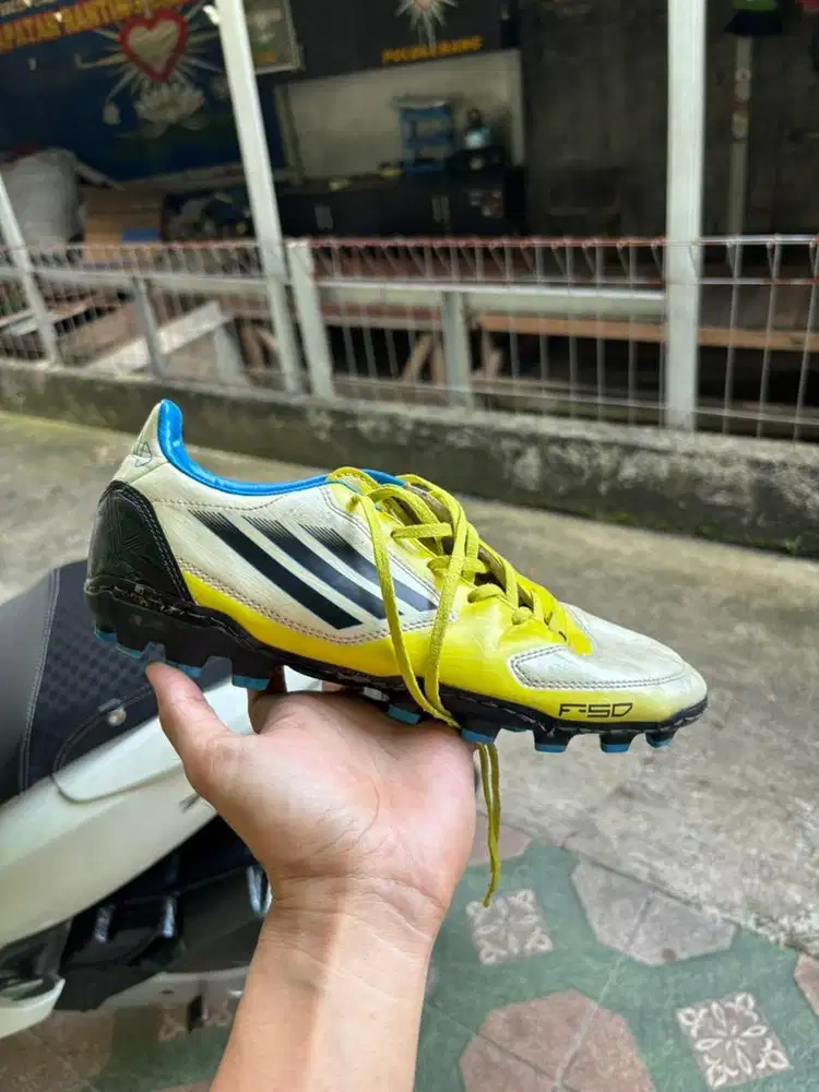 Sepatu Football Adidas