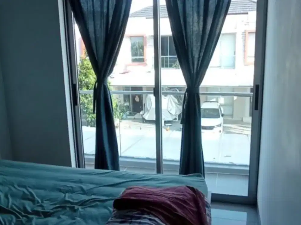 sewa rumah 2 lantai PIK 2 uk 6x10m semifurnished