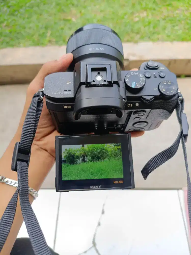 KAMERA SONY ILCE-7M2 LENSA SONY FE 18-50 MM