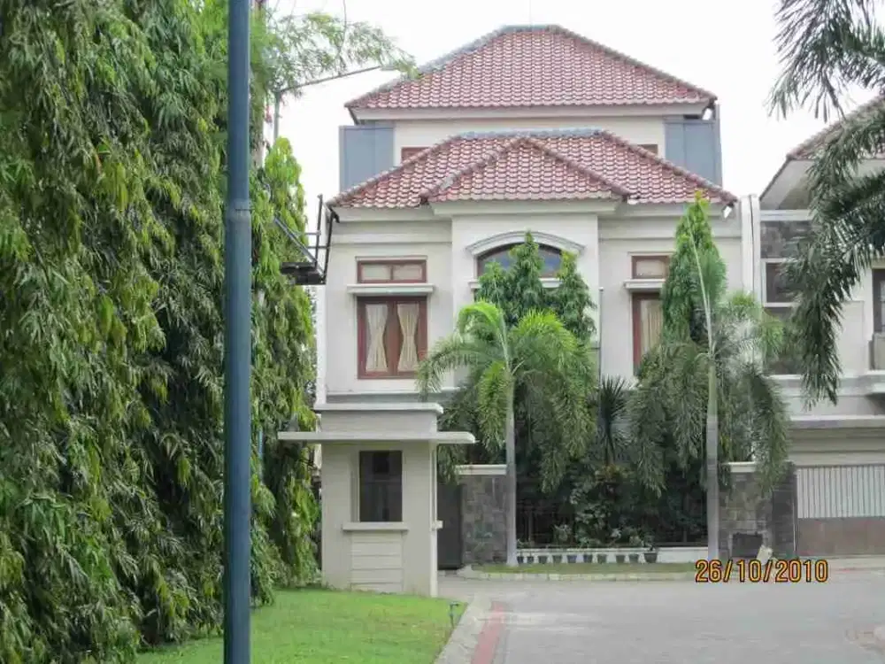 Dijual Rumah Mewah 3 Lantai di Central Park Semolowaru Surabaya
