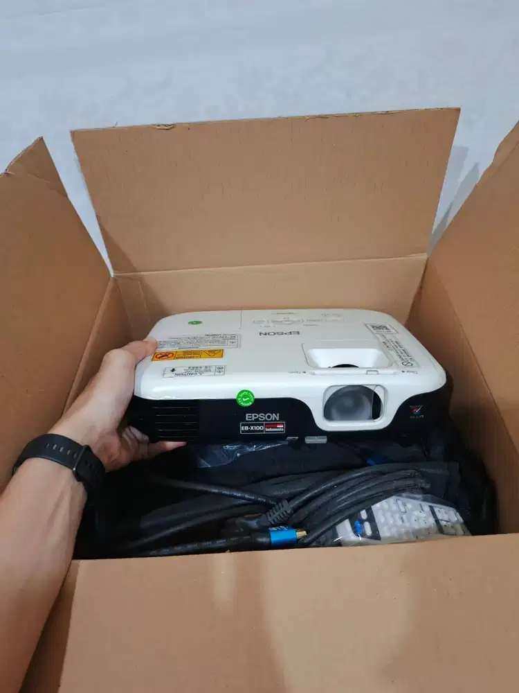 Fullset!! Projector Epson EB-X100 2.600 Lumens  3LCD
