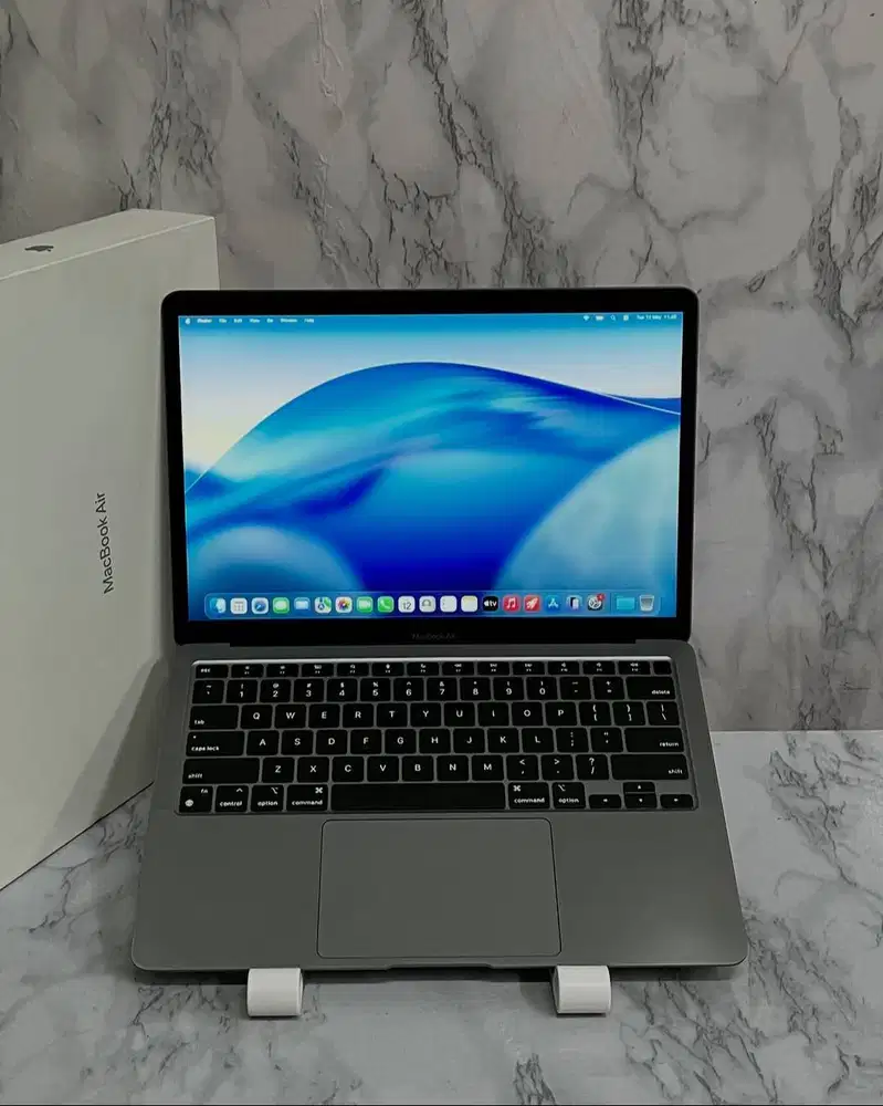 MacBook Air 2020 M1-MGN63 Grey RAM 8GB SSD 256GB Layar 13.3 QHD Retina