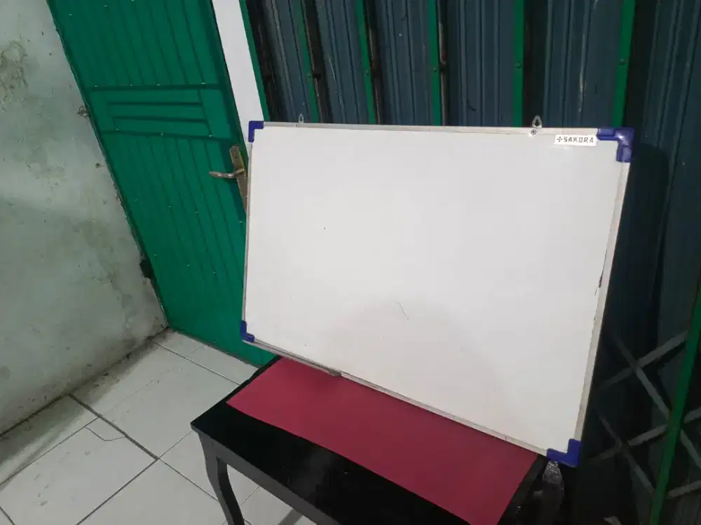 papan tulis putih 90 x 60 kondisi 80 persen murah aja