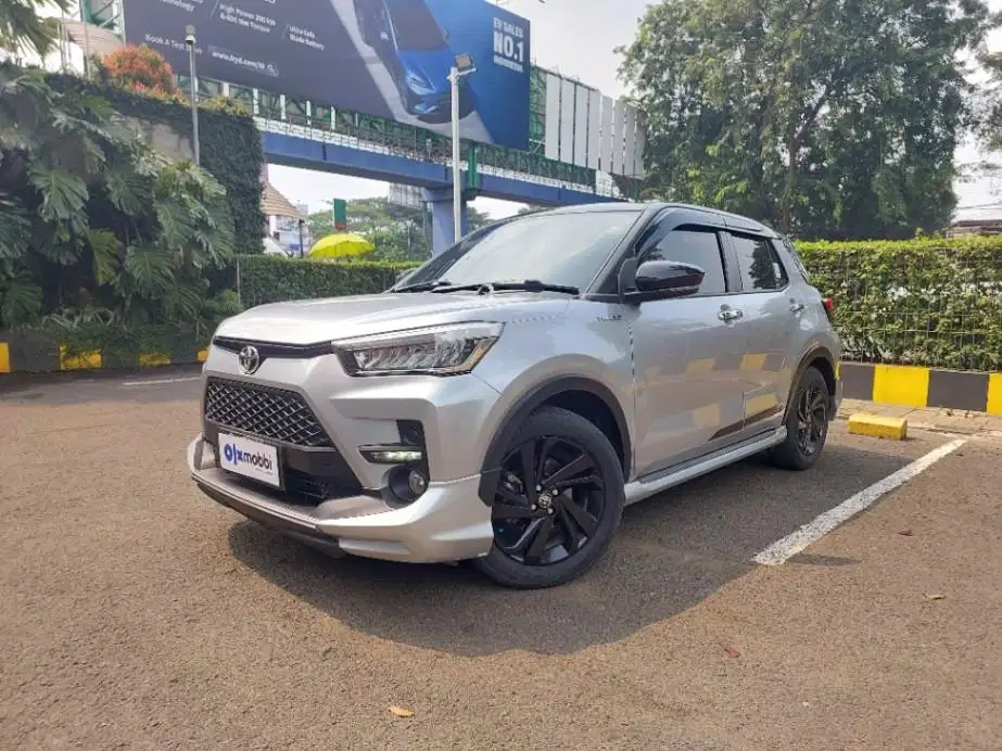 LOW DP Toyota Raize 1.0 GR Sport Two Tone Bensin-AT 2022 9VP