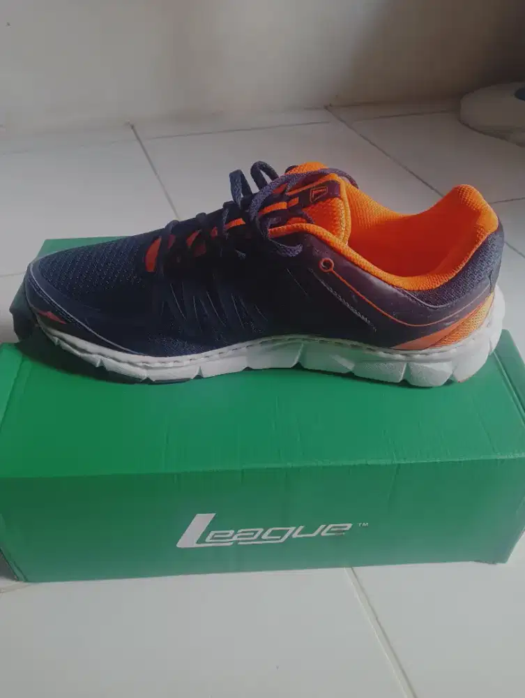 Sepatu Merk League Second