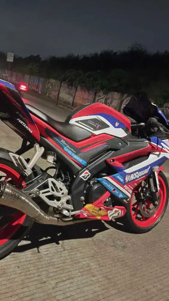R15 V3 SE merah