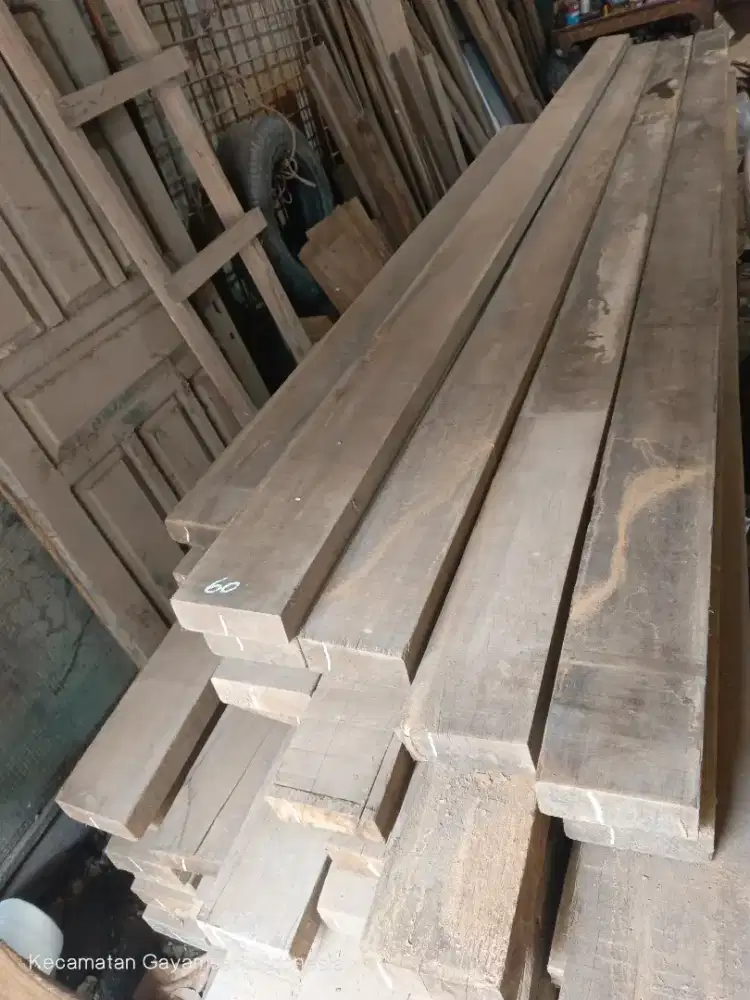 Dijual secara boronga  kayu balok 64 Batang