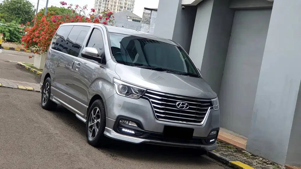 [ GARANSI 5TH ] Hyundai H1 H 1 H-1 Royale 2.5 CRDI AT Abu 2019/2020