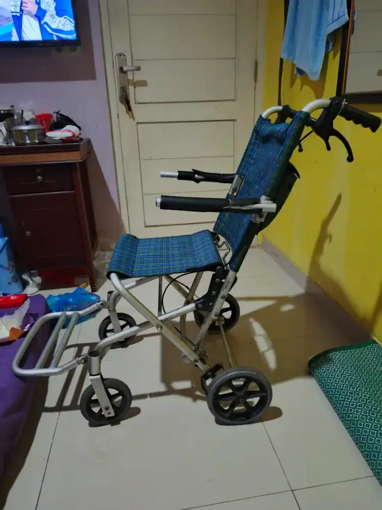 Kursi Roda Lipat Ringan Kuat