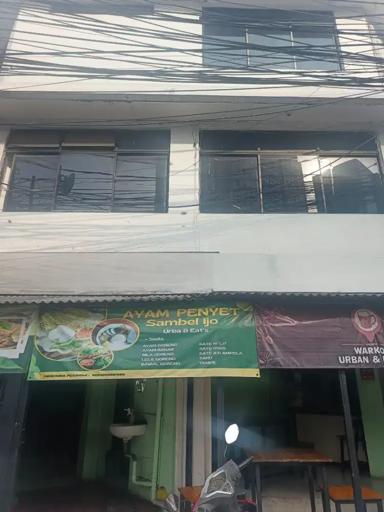 Jaga Warung Ayam Penyet