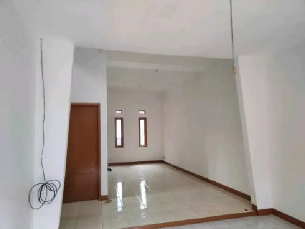 Rumah Siap Huni di TKI 3, Taman Kopo Indah Ref.05484