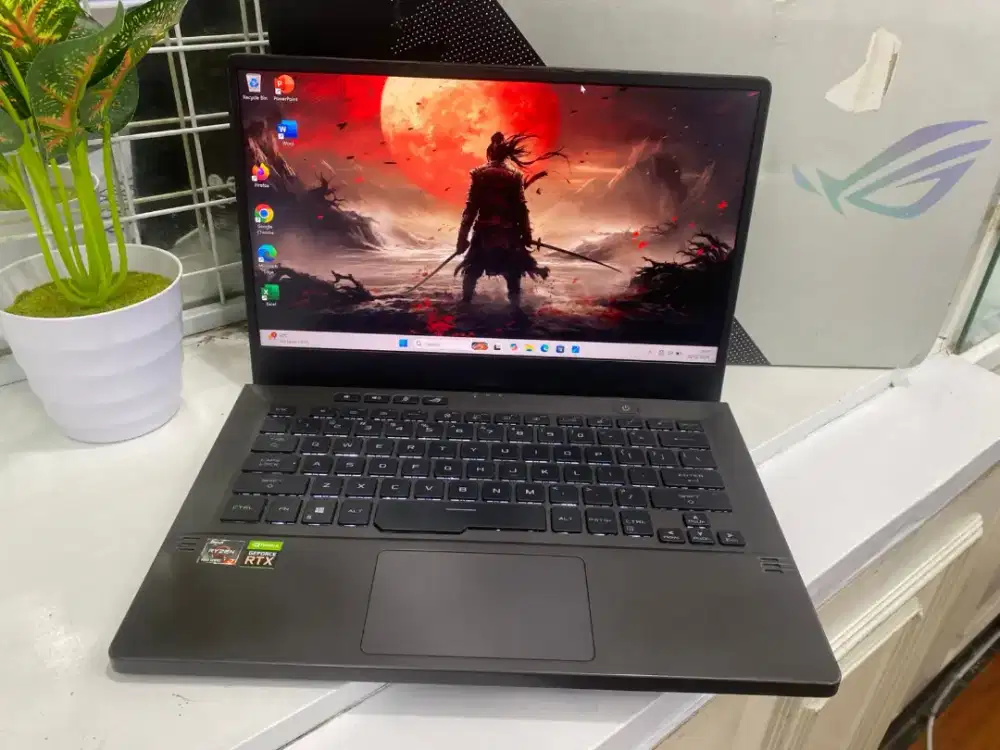 Asus ROG Zephyrus G14 
Ryzen 7-5800H 
RAM 16GB
SSD 512, 
RTX 3050 5GB