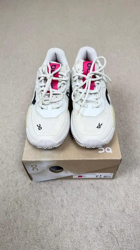 (LIKE NEW) On The Roger Pro 2 Clay Ice Pink 100% Authentic