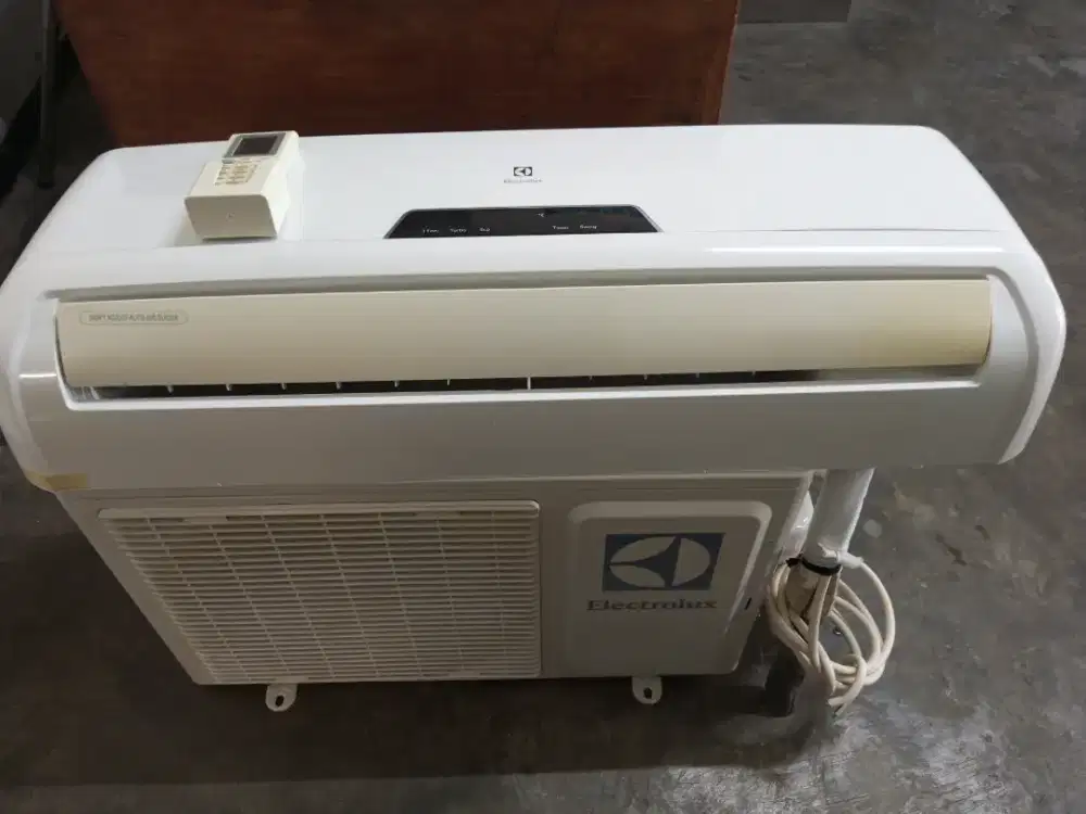 AC 1/2 pk merek Electrolux dingin normal, siap pasang ke lokasi