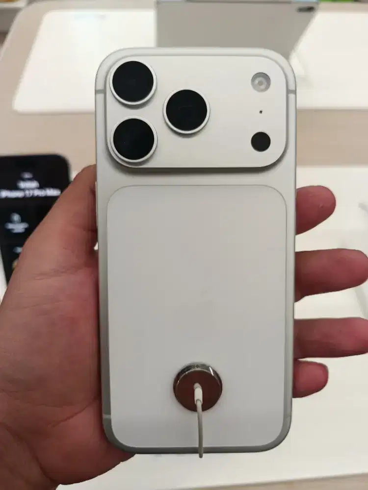 iPhone 17 Pro Silver 256GB, CICILAN 0% DP TANPA KARTU KREDIT