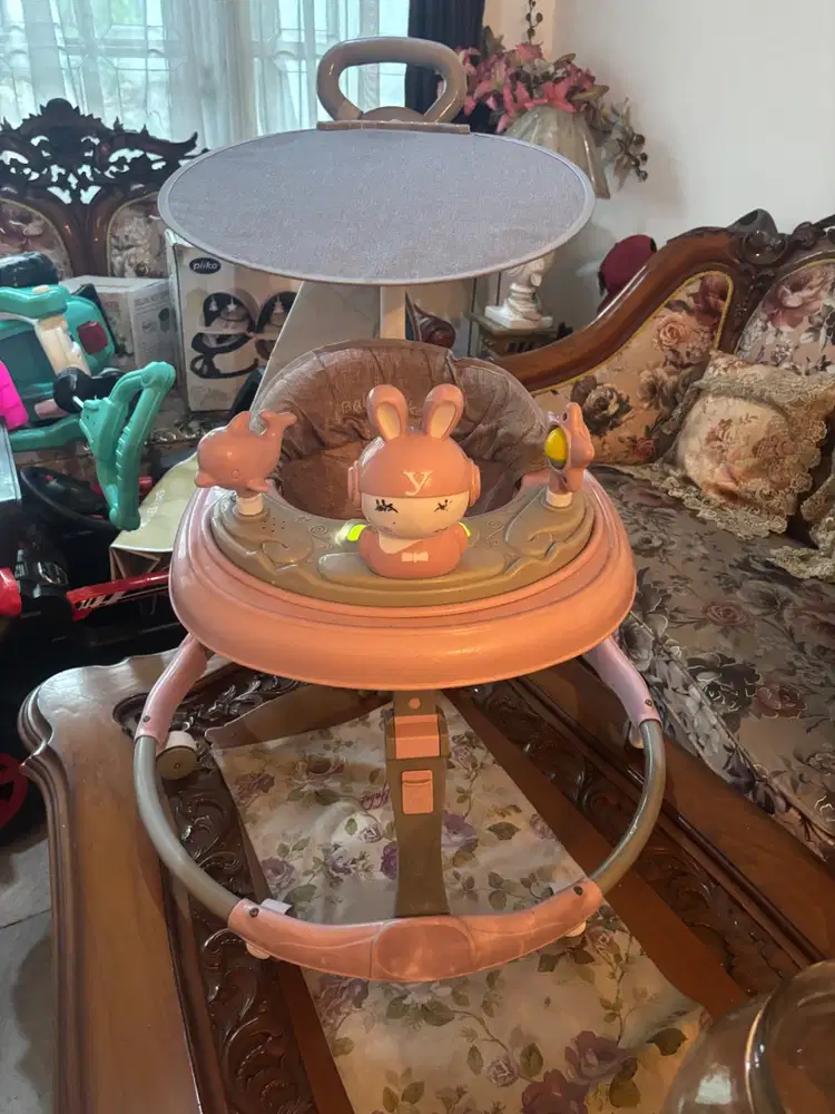 Baby walker mulus, musik nyala. jual murah. CITOS