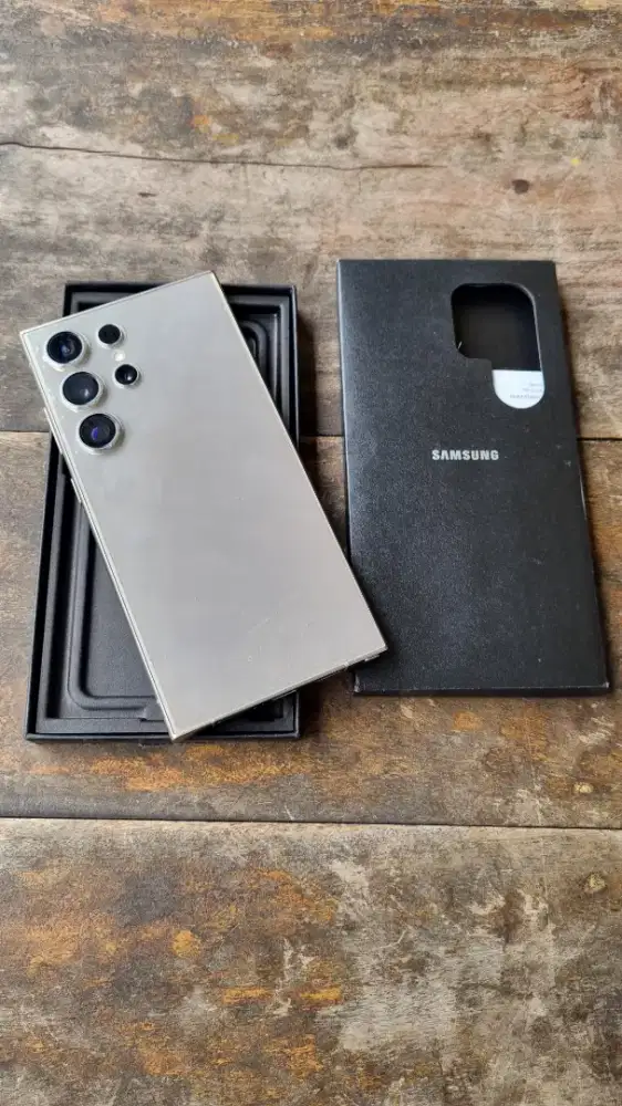 Cek caption. S24 Ultra 12/256 Fullset Sein
