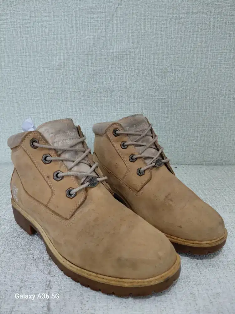 Timberland yellow chukka boot
size 39 insole 24.5 cm