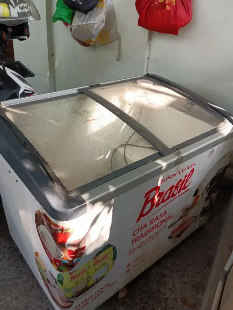 Dijual Freezer Es Krim Brasil Bekas / Chest Freezer Sliding Glass