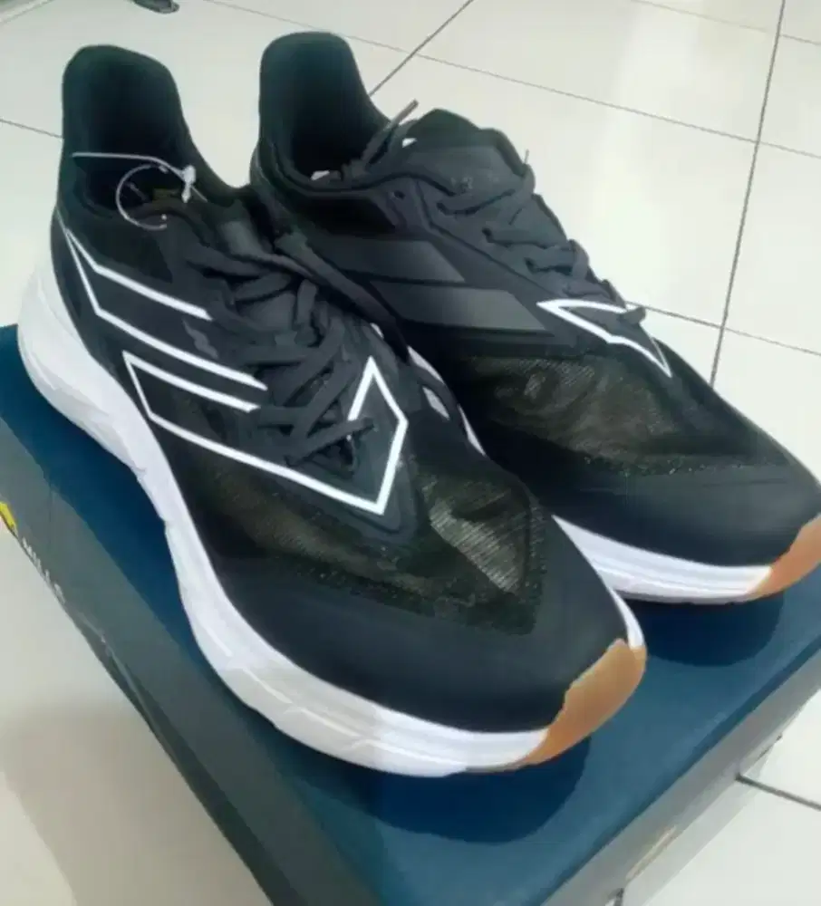 Sepatu mills size 44