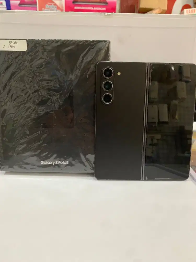 Samsung galaxy Fold 5 ram 12/512gb lengkap