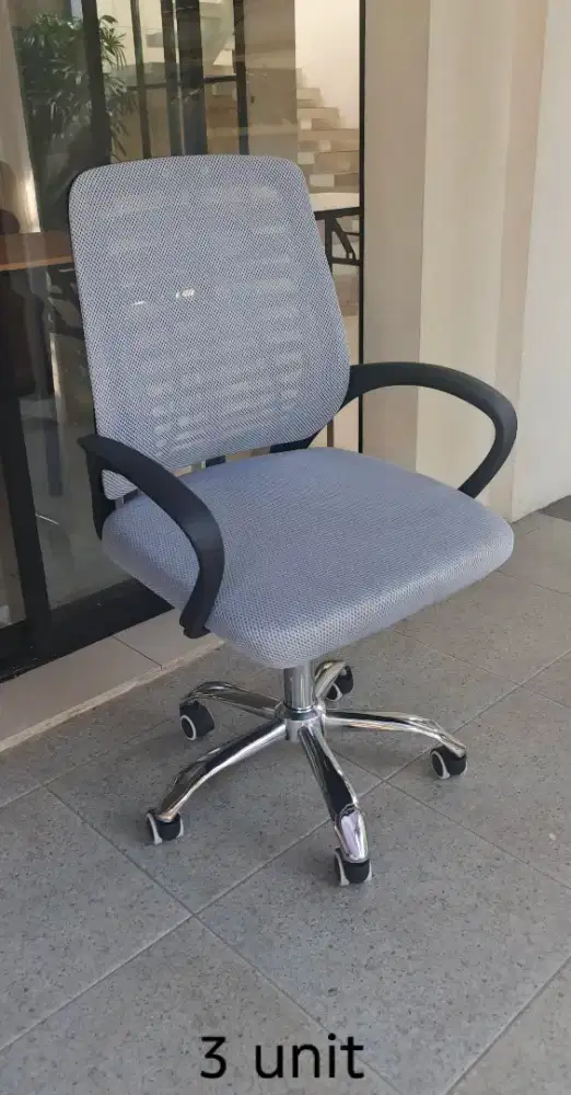 kursi-kursi kantor