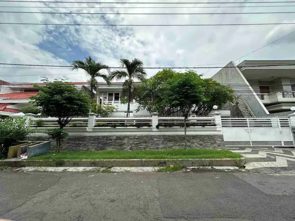 Rumah Hitung Tanah Dijual di Dharmahusada Indah Surabaya