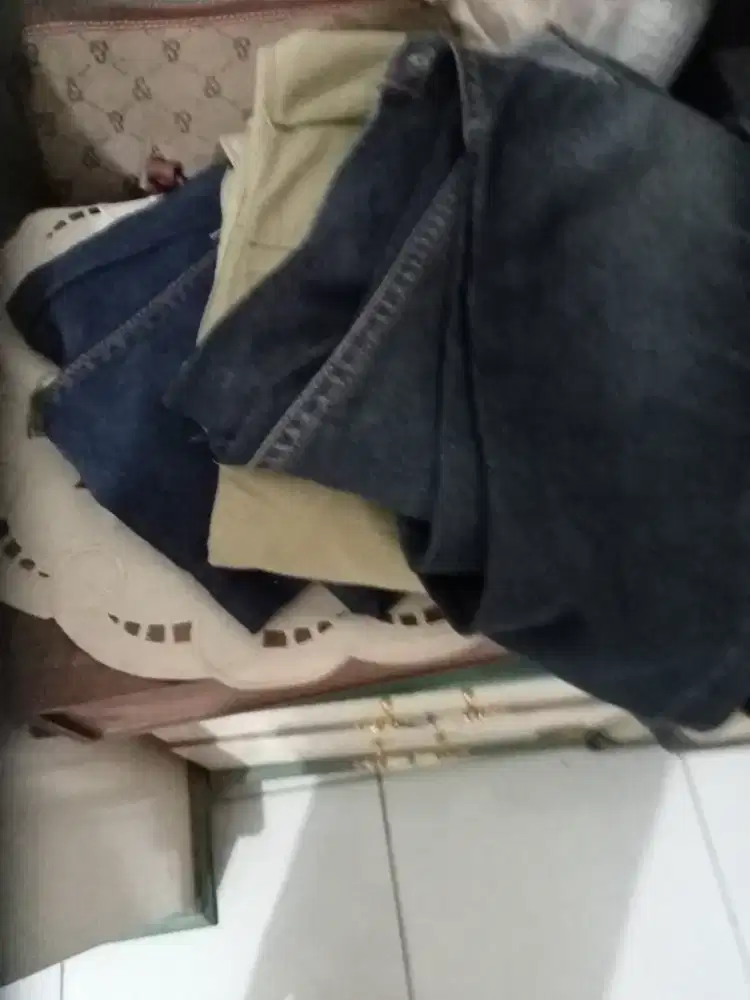 Di jual celana jens masih bagus2jarangpakai