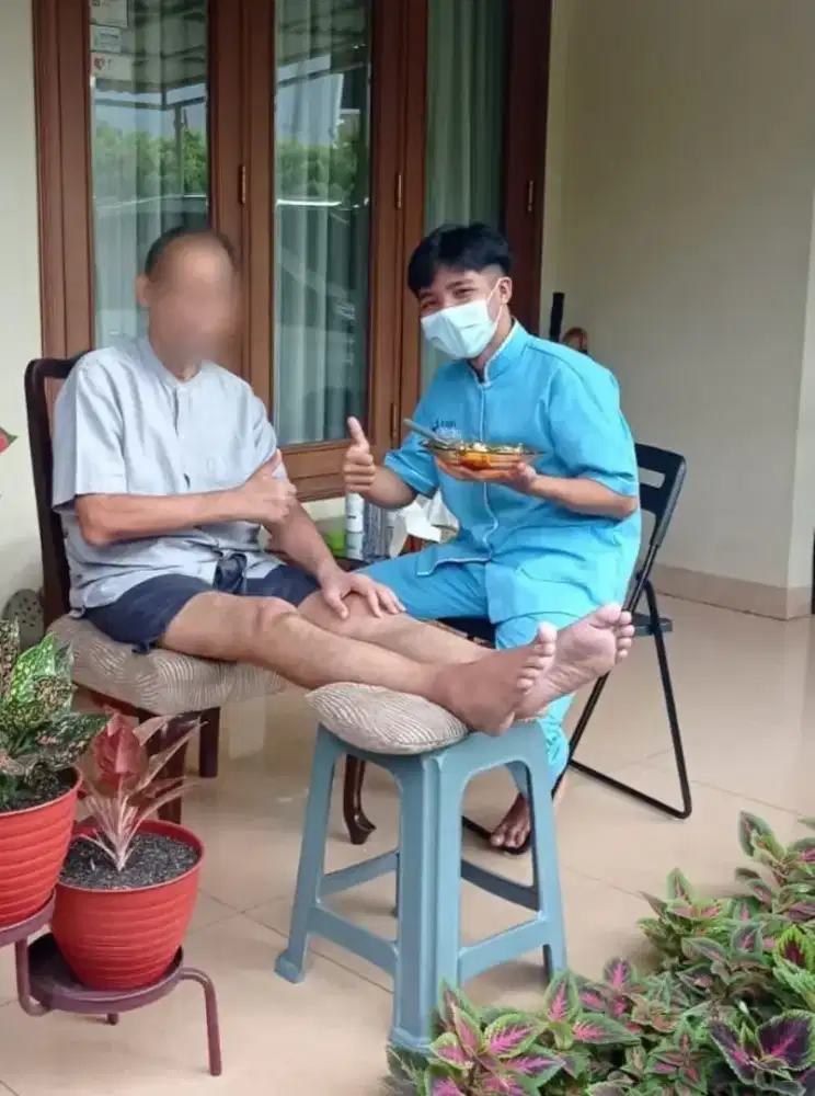 Cari Kerja Merawat Lansia Pria