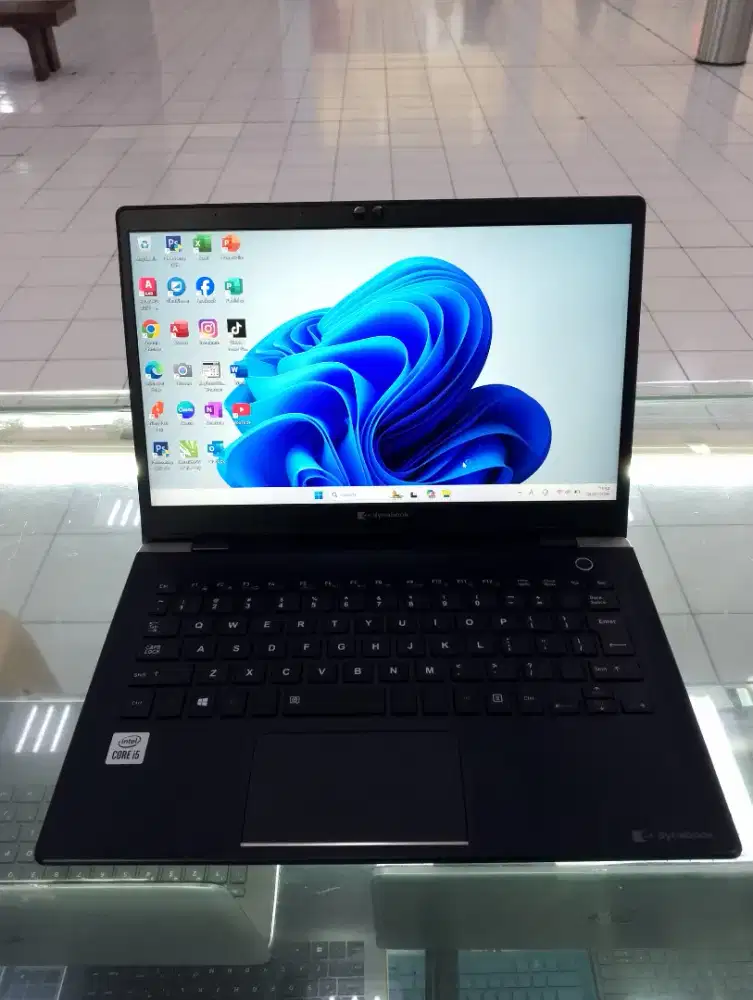 Toshiba dynabook core i5 gen10 8GB 256GB 13in  laptop sangat Ringan