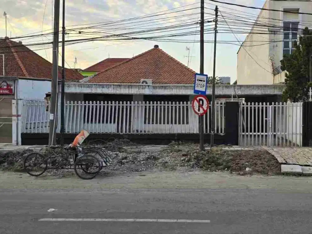 Rumah Hitung Tanah Dijual di Jalan Kartini Surabaya Pusat