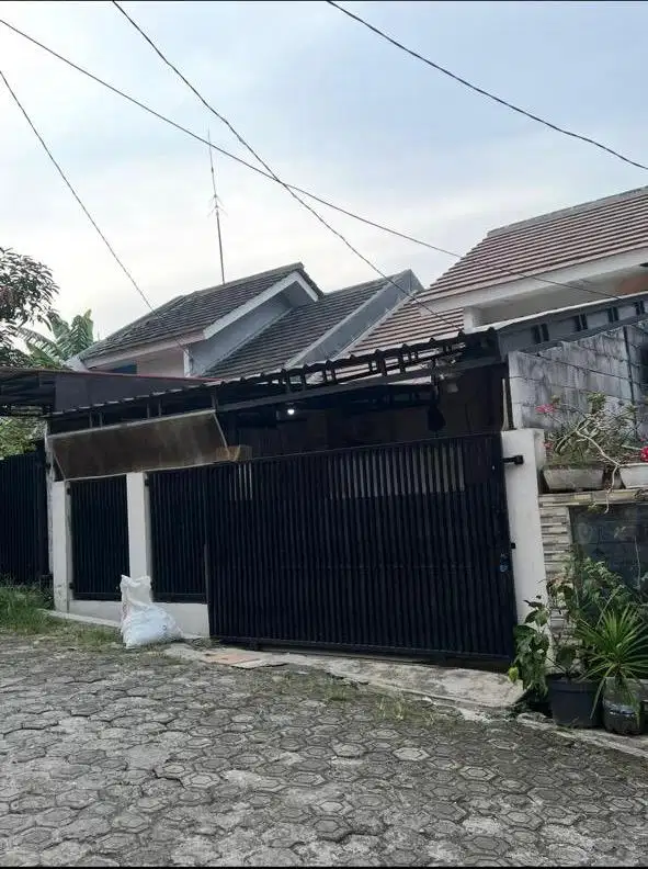 Rumah Siap Huni di Dalam Komplek Harga Menarik di Cinangka, Depok.