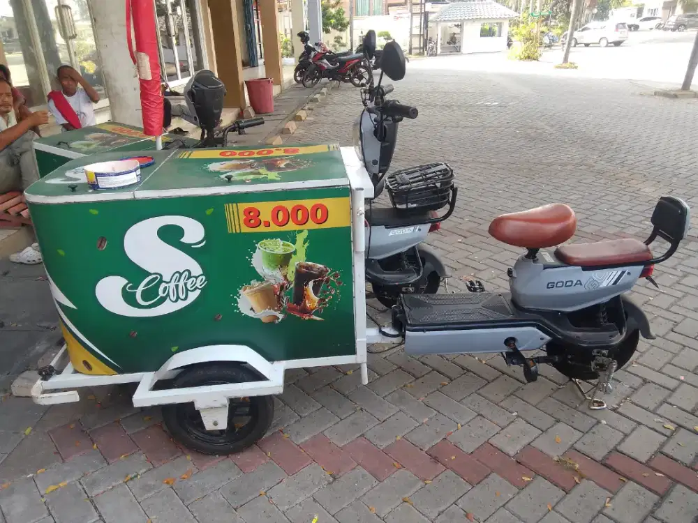 Dijual sepeda listrik 2 unit Lengkap dengan box kopi & payung.