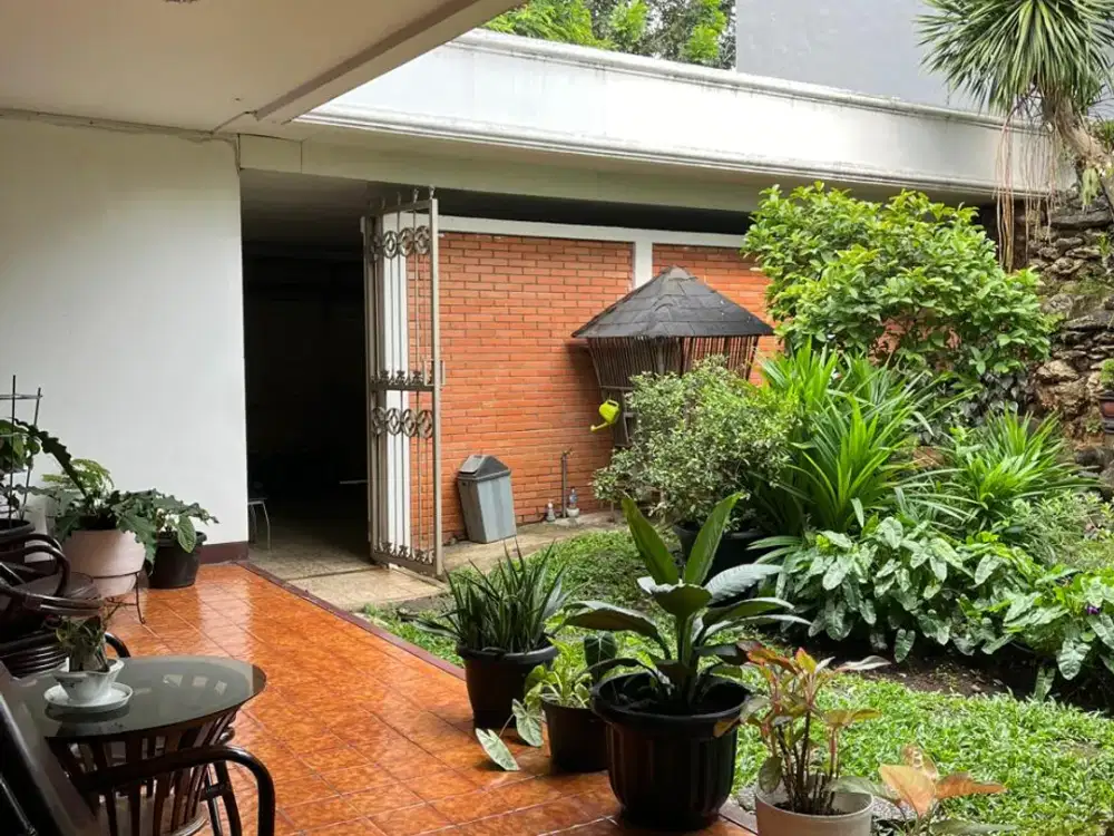 Rumah Cantik Menteng Jual Cepat ada Lokasi Prestige dan Nyaman