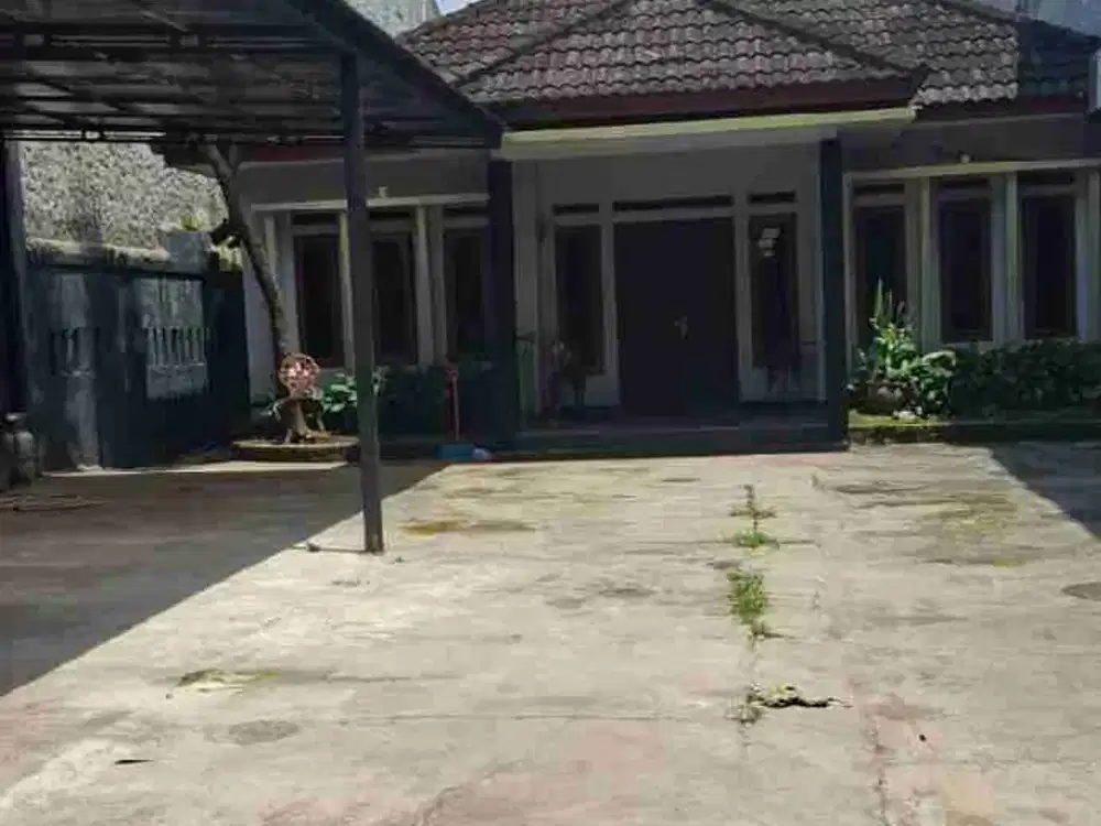 Rumah Luas Satu Lantai Cocok Untuk Kantor - Rumah Tinggal