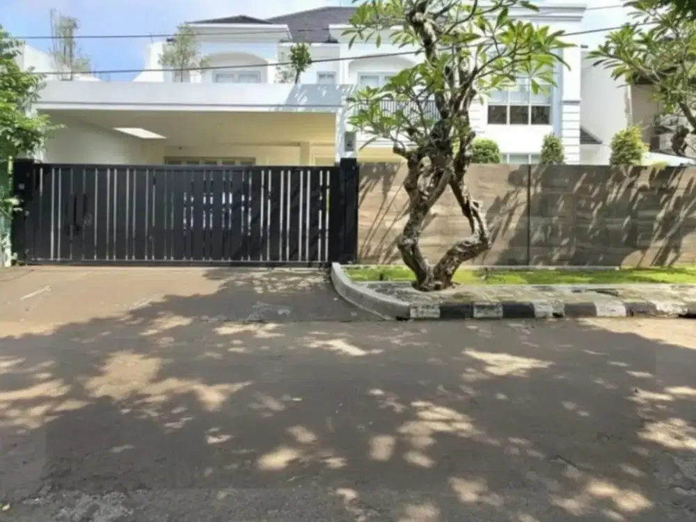 Dijual Rumah Mewah Strategis Ada Swimming Pool Dekat Mall Lotte Mart di Sektor 7 Bintaro Tangsel Ut-16891