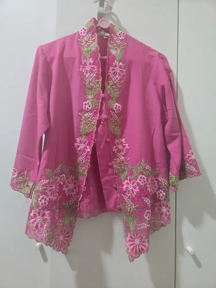 Kebaya Encim Pink Fuchsia Bordir Bunga Kondisi Bagus