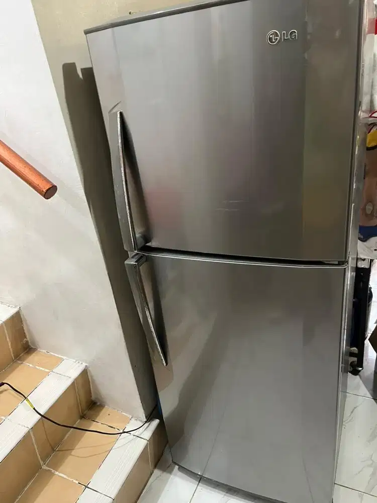 KULKAS LG 2 pintu kapasitas 210 liter