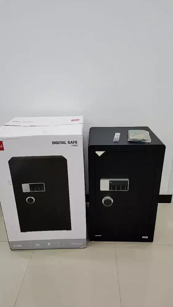 DELI berangkas besi digital / digital safe box LED display ET553