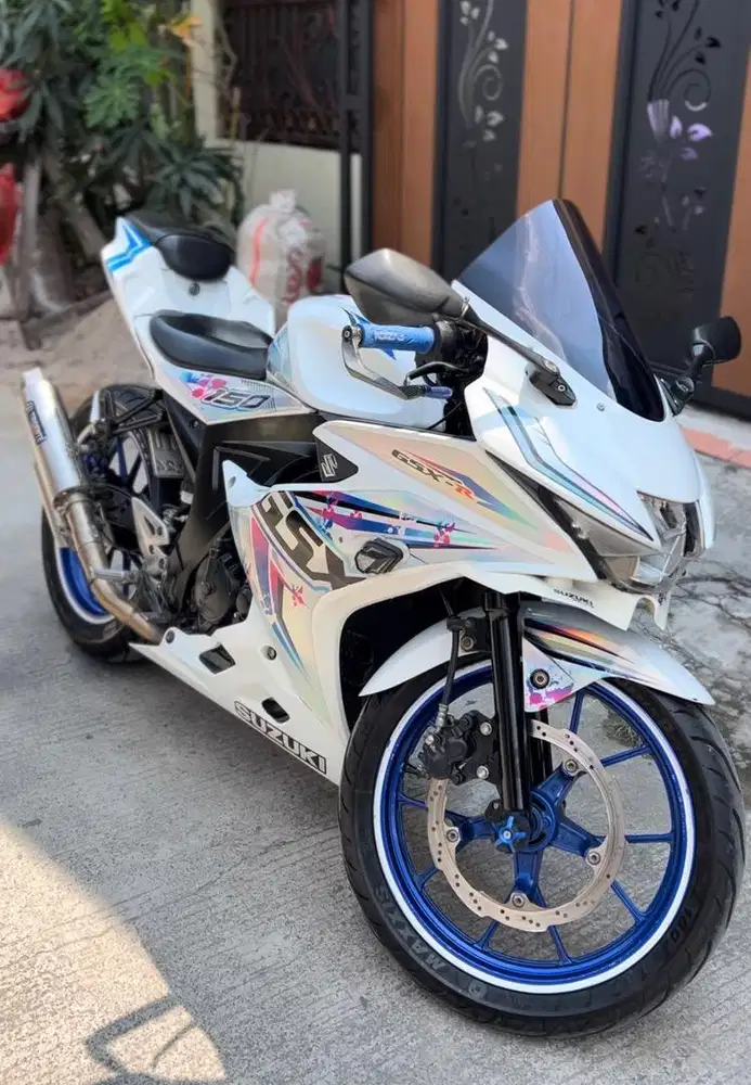 GSX R 150 White