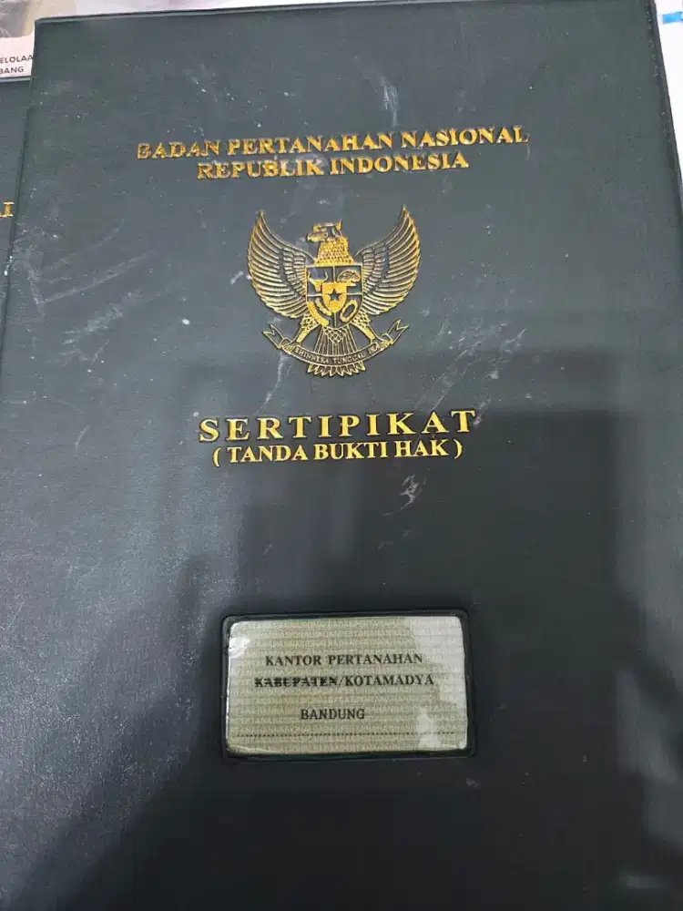 Tanah di tengah komplek mewah mekarwangi