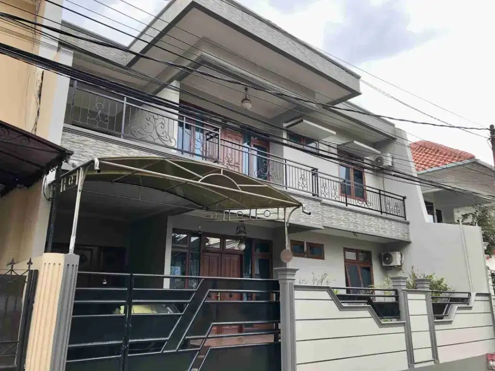 DIJUAL RUMAH 2 LANTAI DIJATICEMPAKA PONDOK GEDE BERADA DIJALAN UTAMA LINGKUNGAN AMAN DAN BEBAS BANJIR