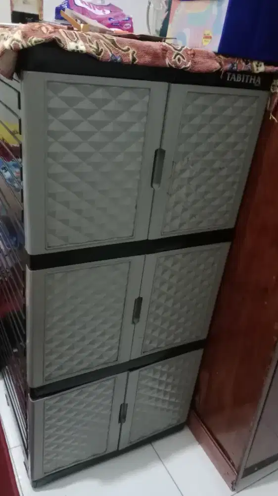 D jual lemari baju 3 susun msh layak pakai harga nego