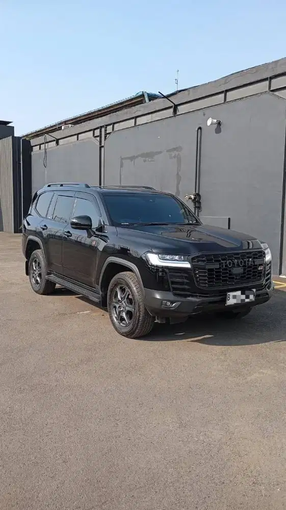 Toyota Land Cruiser GR-S  2024