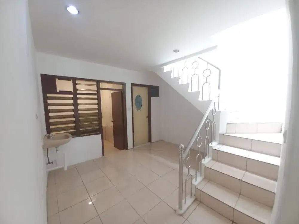 RUMAH RAPIH SIAP HUNI DISEWAKAN DEKAT PASAR BARU HARGA MURAH